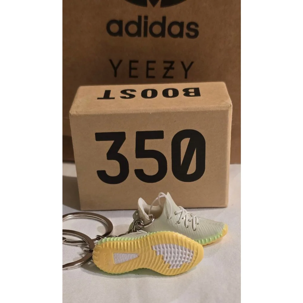Unisex Sneaker Keychain Set with Box and Bag Light Green One Size